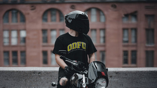 5 tenues streetwear motard One Down Five Up hoodies tee-shirts casquettes