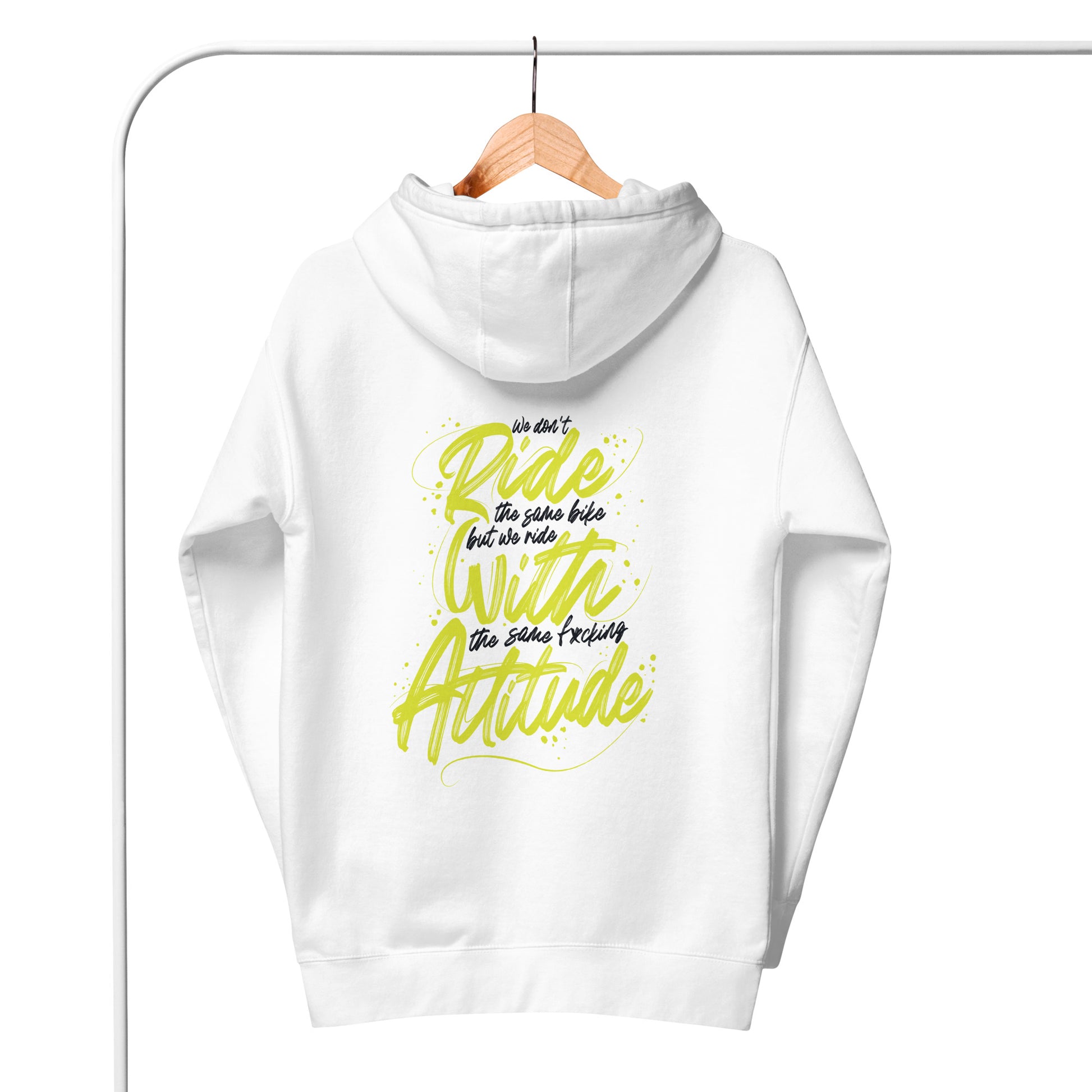 Dos du hoodie blanc ODFU Ride with Attitude avec slogan graffiti We don’t ride the same bike streetwear motard