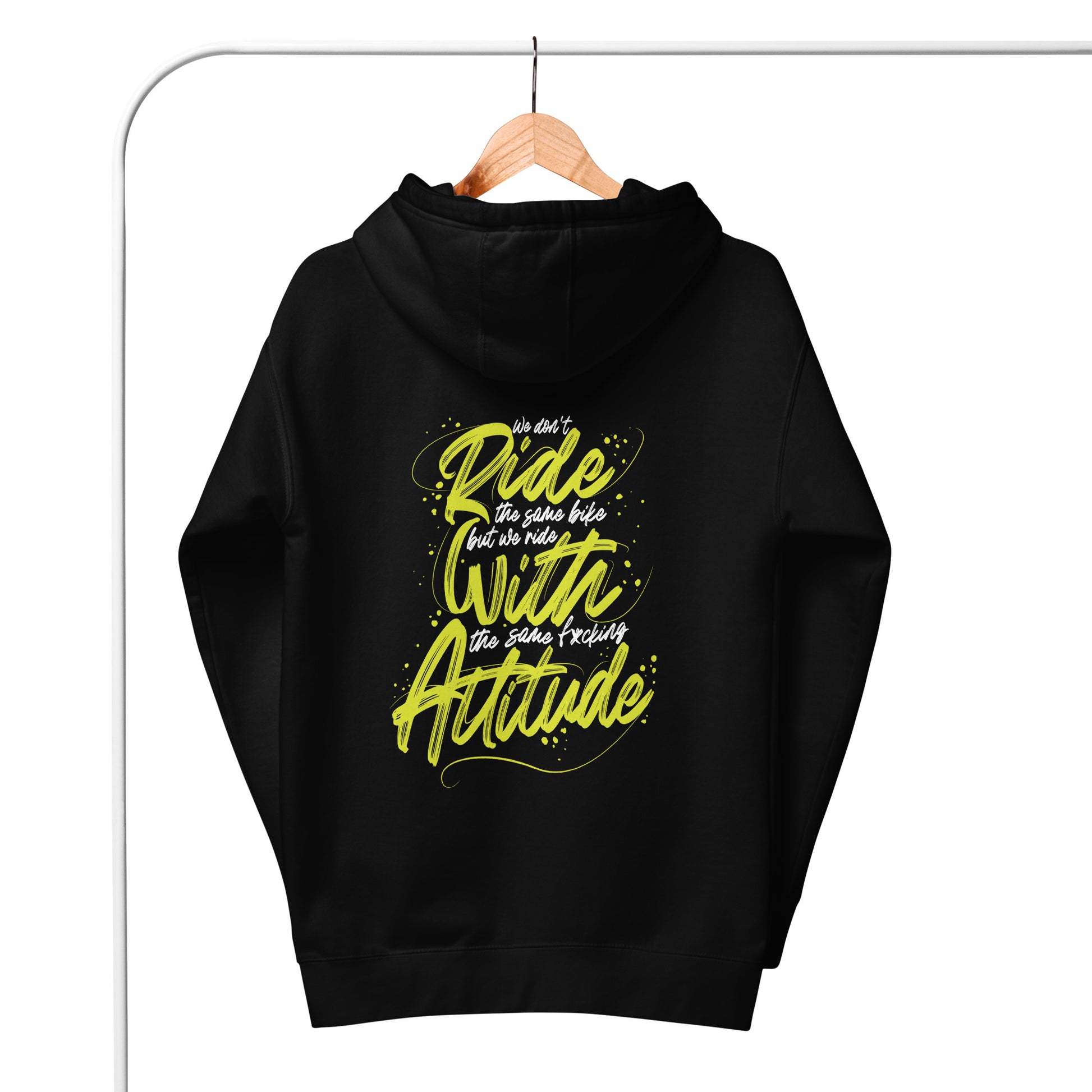 Dos du hoodie noir ODFU Ride with Attitude avec slogan graffiti We don’t ride the same bike streetwear motard
